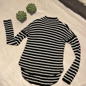 Long sleeve black and white Express top